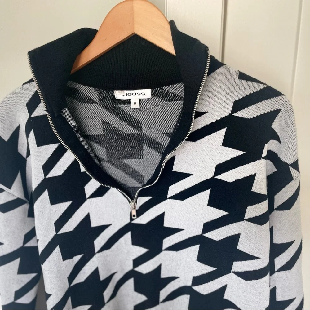 Vigoss Houndstooth Quarter-Zip Cropped Sweater - Size Medium - Black & Grey